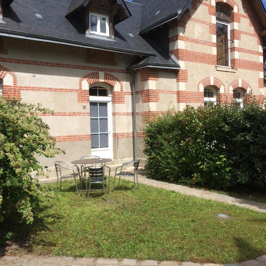 La Bretauche Apartment Checy Exterior photo